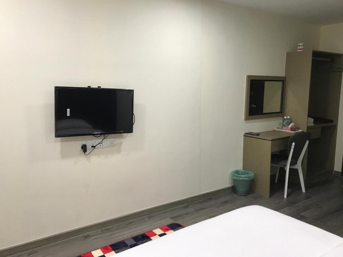 Oyo 90506 Z Stay Inn Hotel Simpang Renggam المظهر الخارجي الصورة